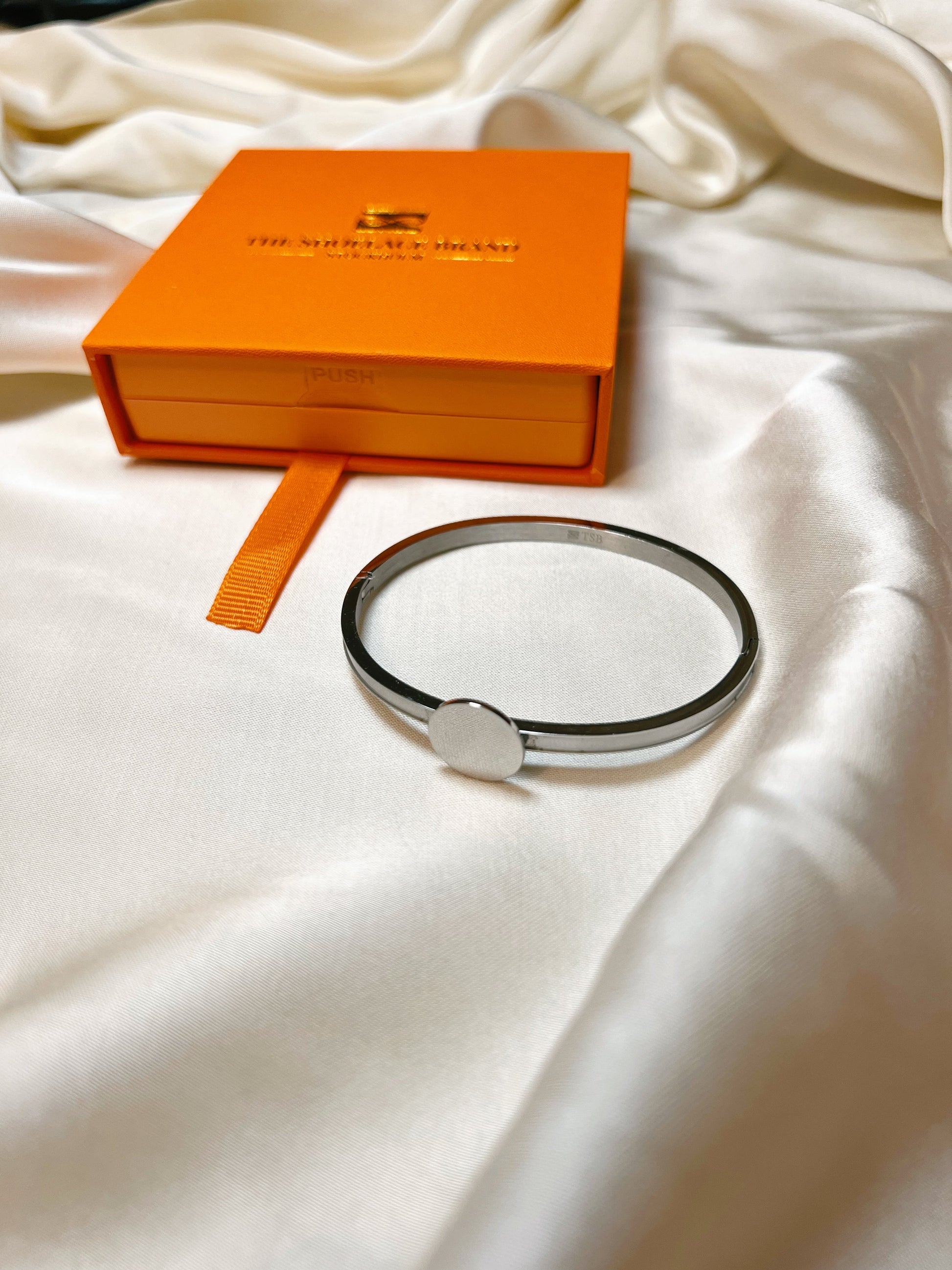 Armband Button Base Silver Cuff - The Shoelace Brand Stockholm hos Lilla Hem