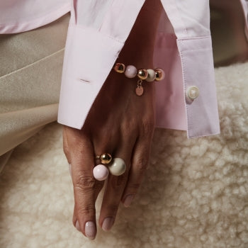 Brea Enamel Large Ring Pink/gold - Bud To Rose | Lilla Hem