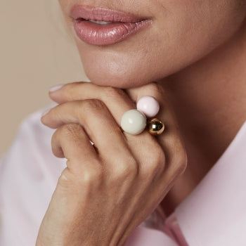 Brea Enamel Large Ring Pink/gold - Bud To Rose | Lilla Hem