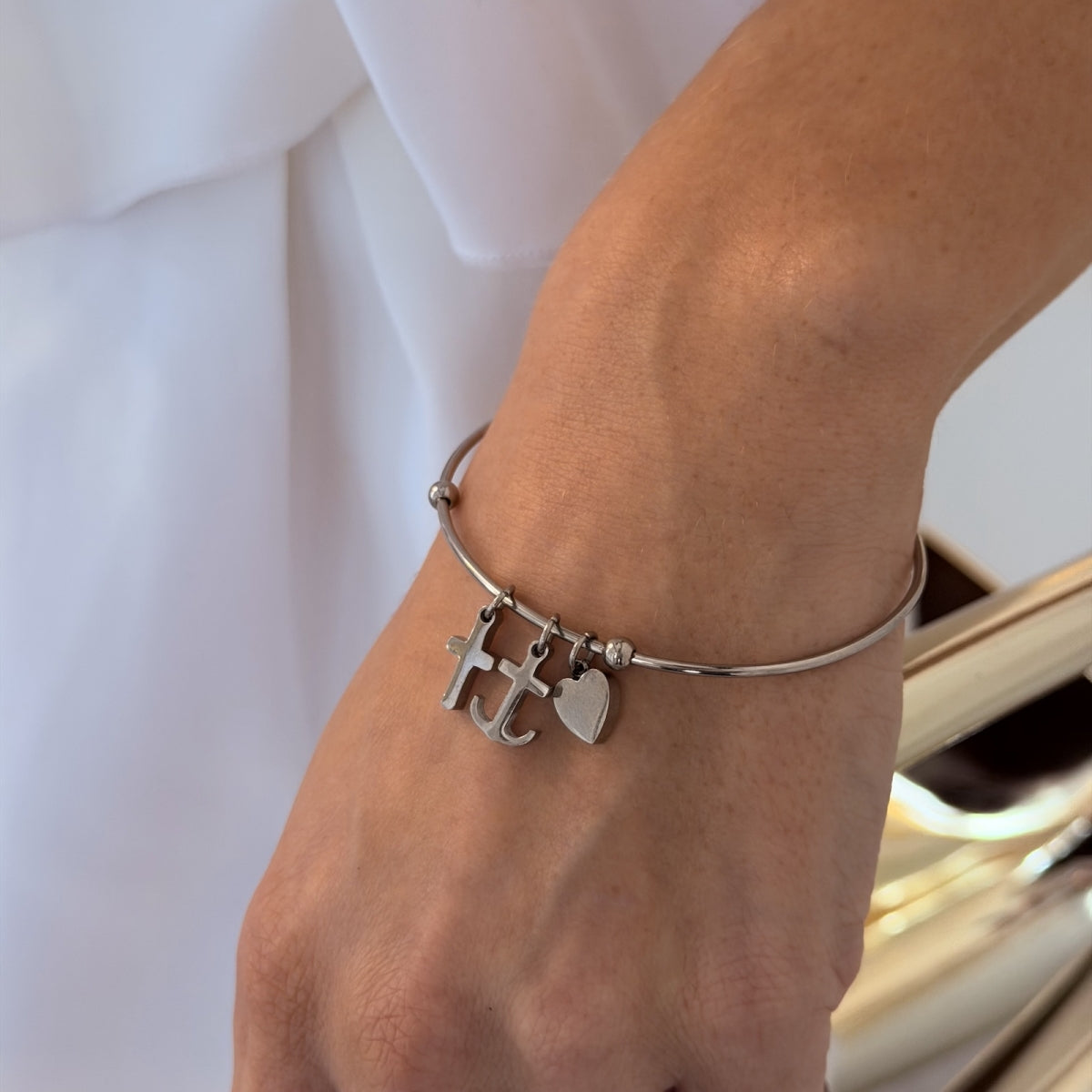 Faith Hope Love Bangle Silver | Lilla Hem