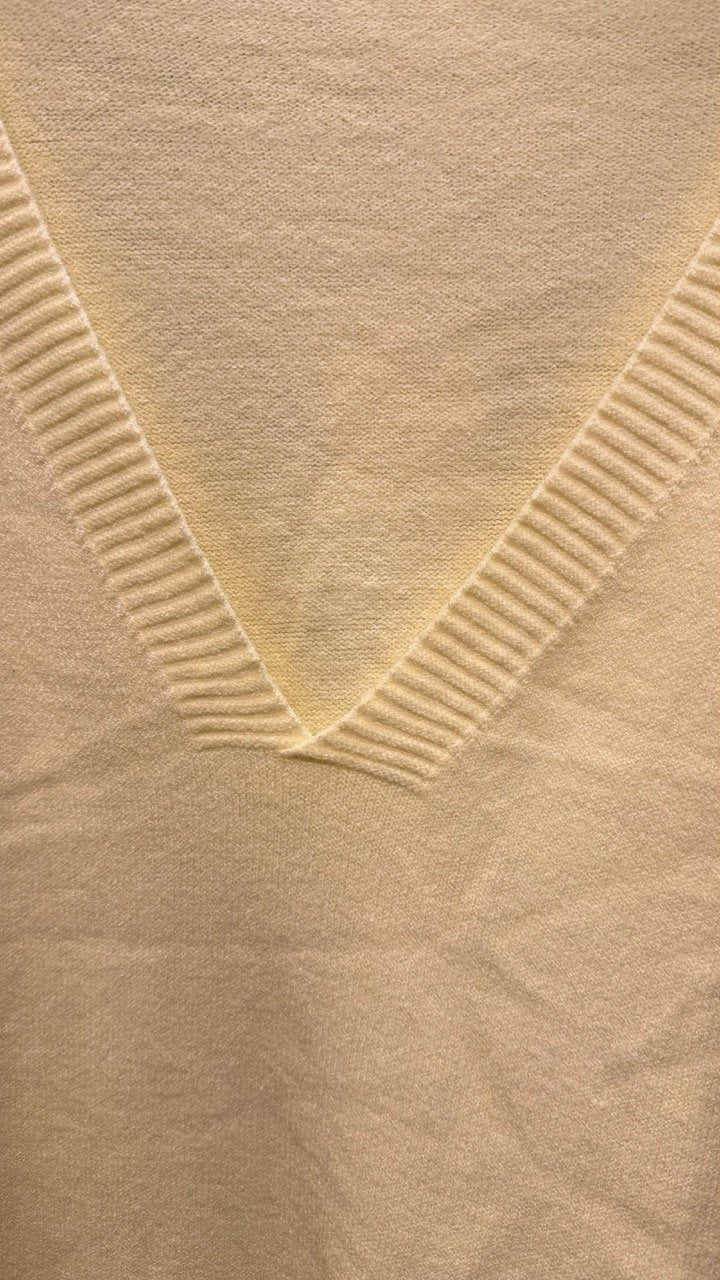 Finstickad Väst med V-Ringad Hals i Yellow från Caramelle Fashion | Lilla Hem