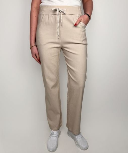 Byxa Flared med Stretch i Beige från Caramelle Fashion - framsida | Lilla Hem