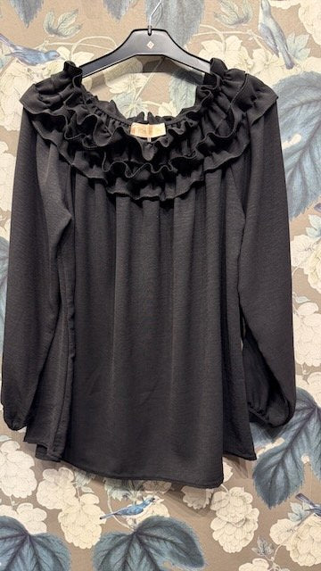 Långärmad Blus med Rund Hals och Volanger i Black från Caramelle Fashion - stylingbild | Lilla Hem