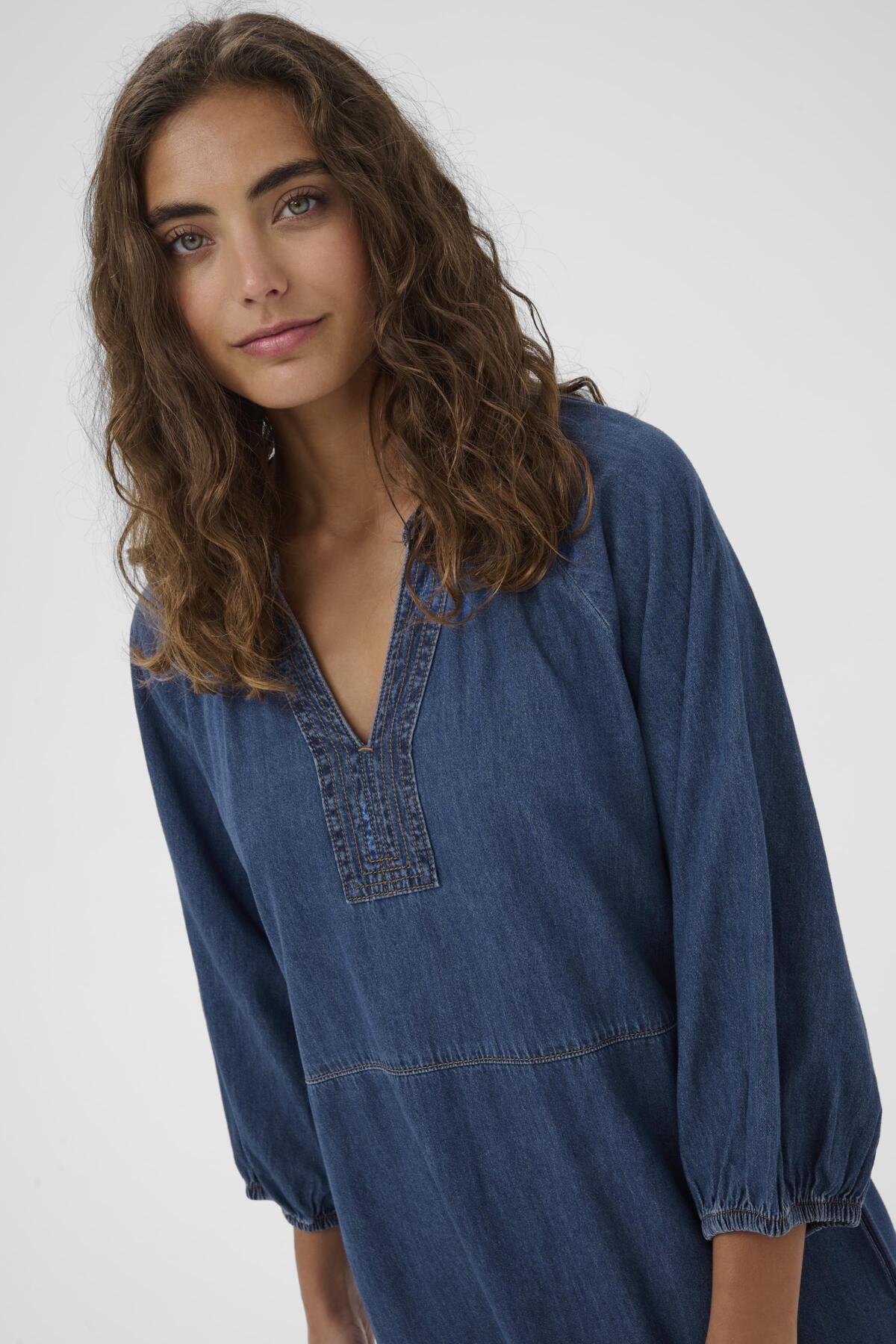 CUlava Arpa Long Dress Dark Blue Wash detalj | Lilla Hem
