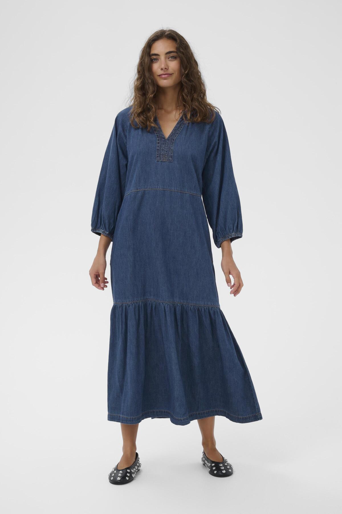 CUlava Arpa Long Dress Dark Blue Wash närbild | Lilla Hem