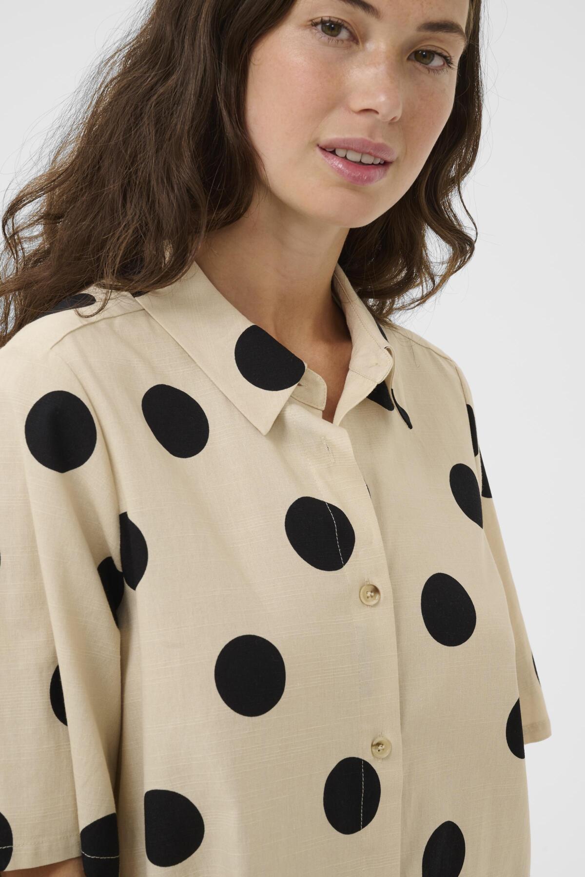 CUtika Shirt Whitecap/Black Dot detalj | Lilla Hem