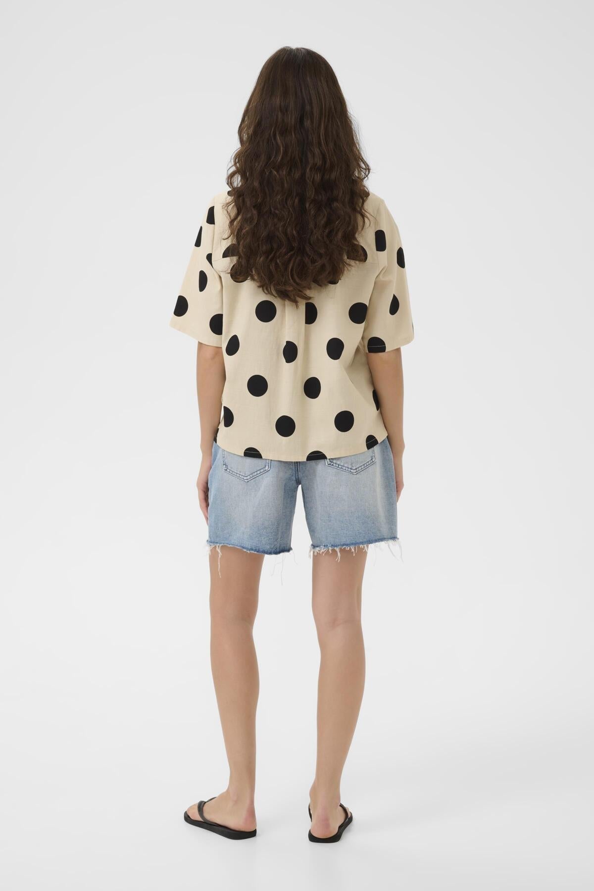 CUtika Shirt Whitecap/Black Dot material | Lilla Hem