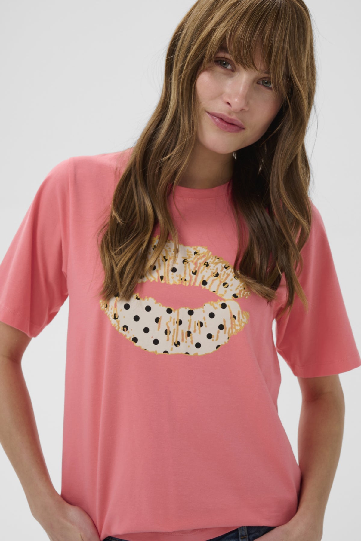 CUcilie Gith Tshirt Sugar Coral detalj | Lilla Hem