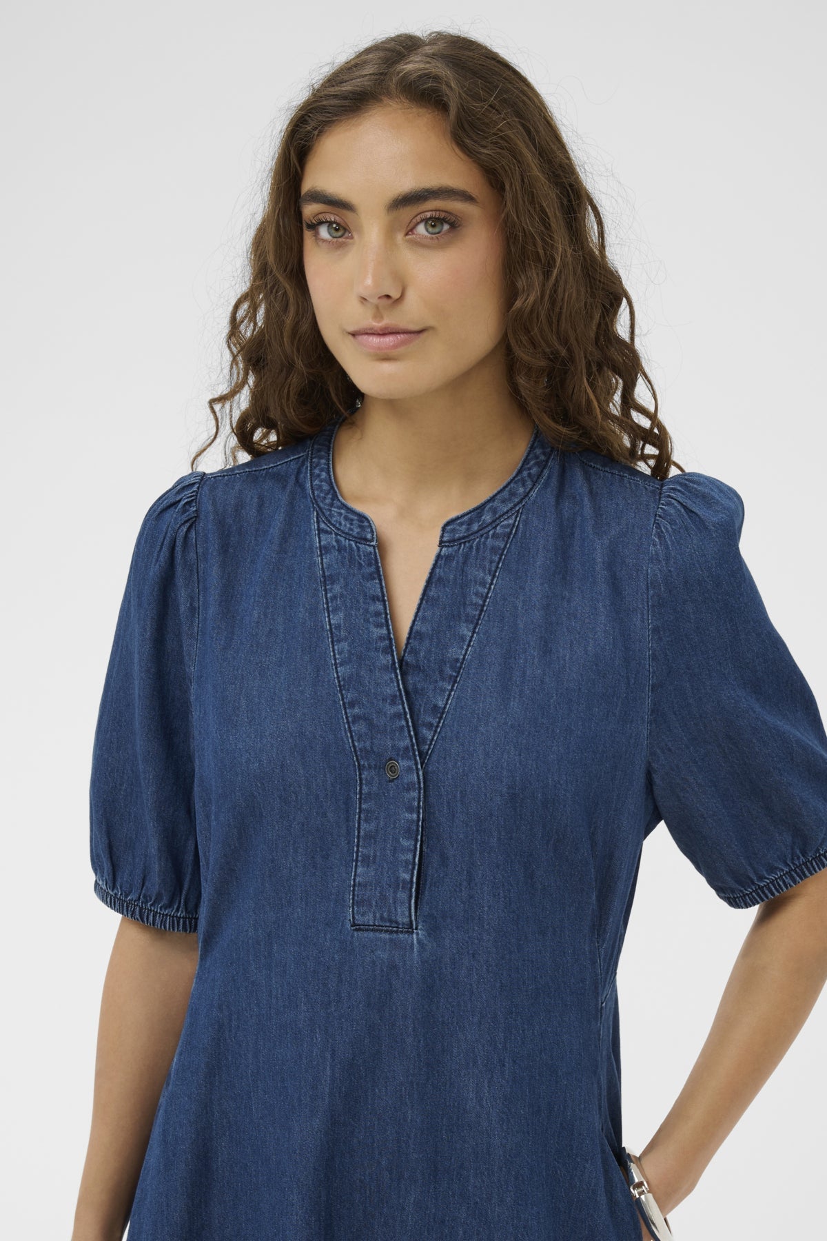 CUmona Arpa Dress Dark Blue Wash detalj | Lilla Hem