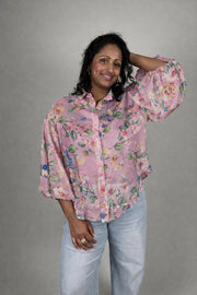 Blommig Lätt Skir Blus med Puff-Ärm i Rosa från Camicia - framsida | Lilla Hem