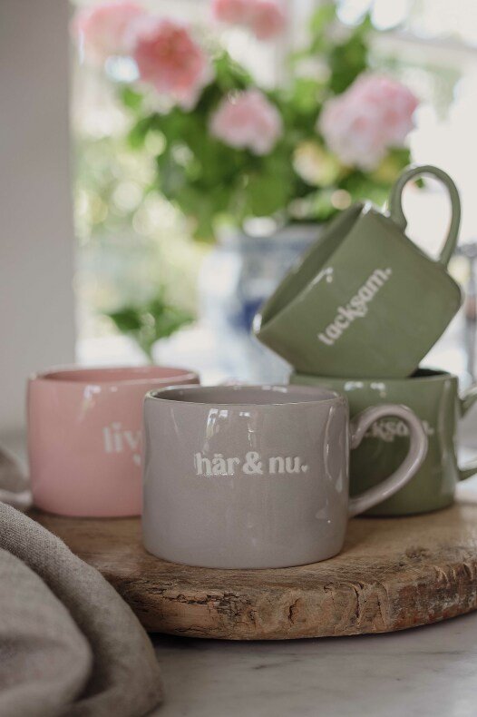 Mugg Feelgood - Här & Nu i Grå från Majas Cottage | Lilla Hem