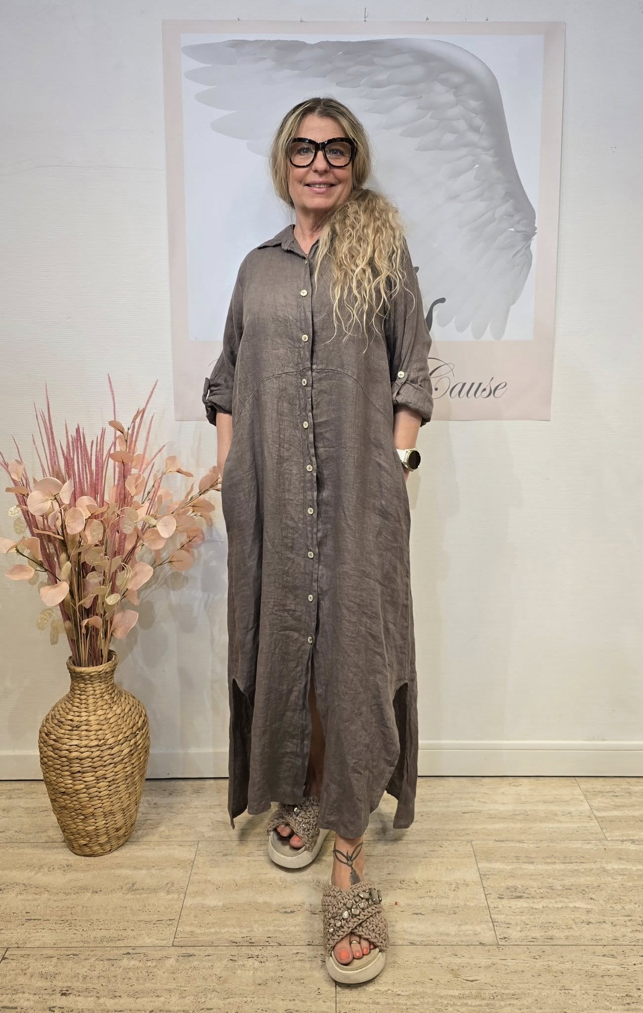 Petronella Maxiskjorta i Linne Mullvad från Soulful Fashion - framsida | Lilla Hem