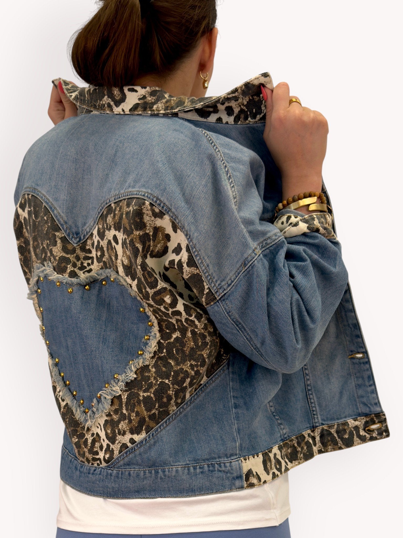 Jeansjacka med Nitar och Leodetaljer | Lilla Hem