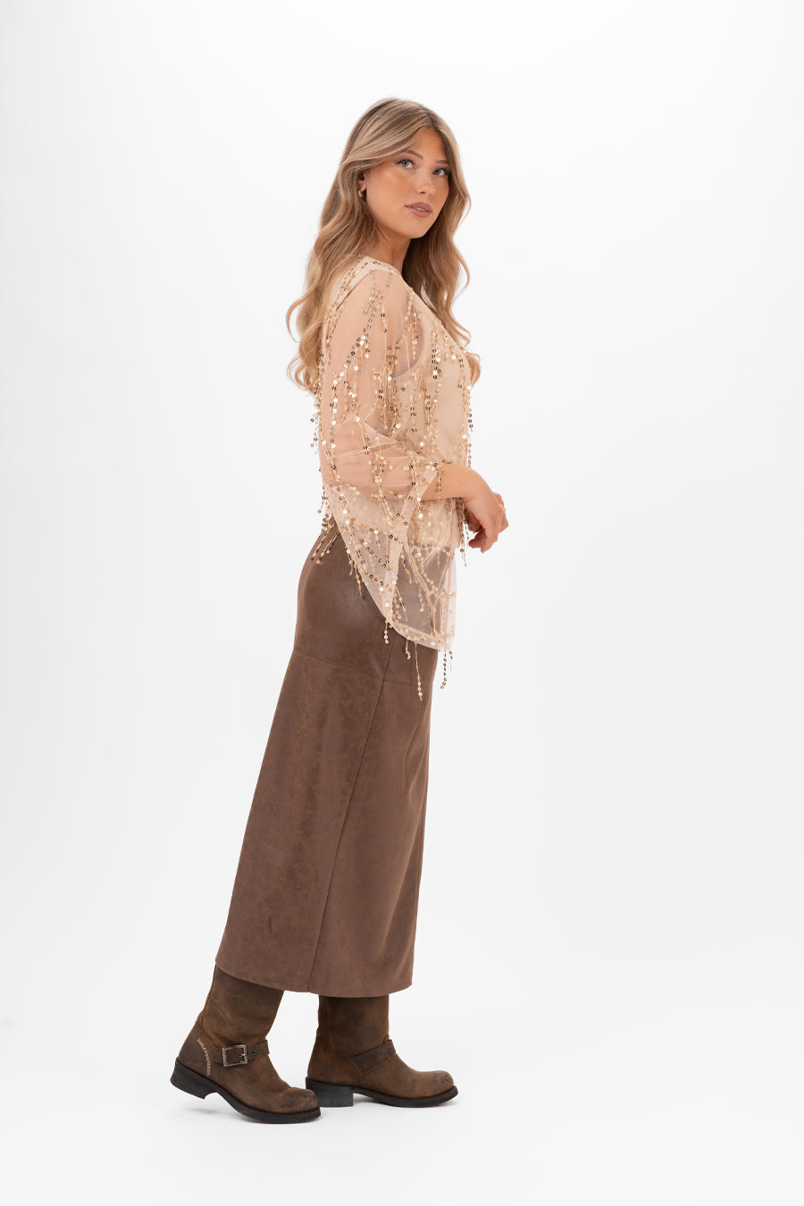 Modell bär moccaliknande kjol i brun färg | Capri Collection | Lilla Hem