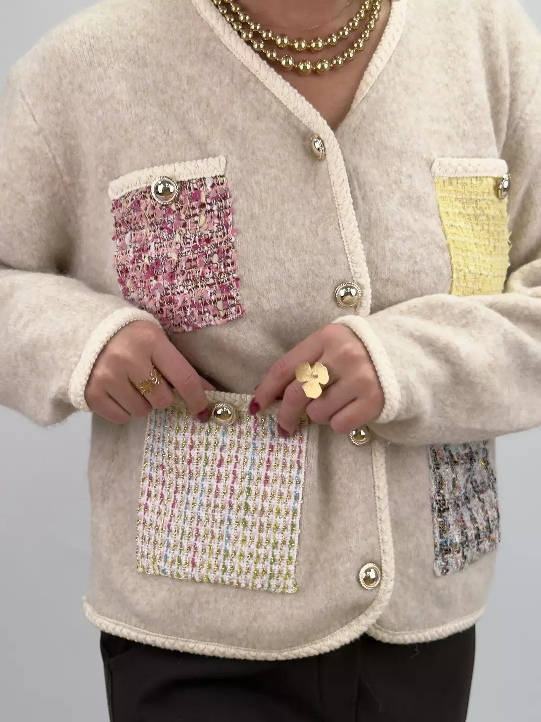 Kofta med Läckra Detaljer i Beige från Gemini - framsida | Lilla Hem