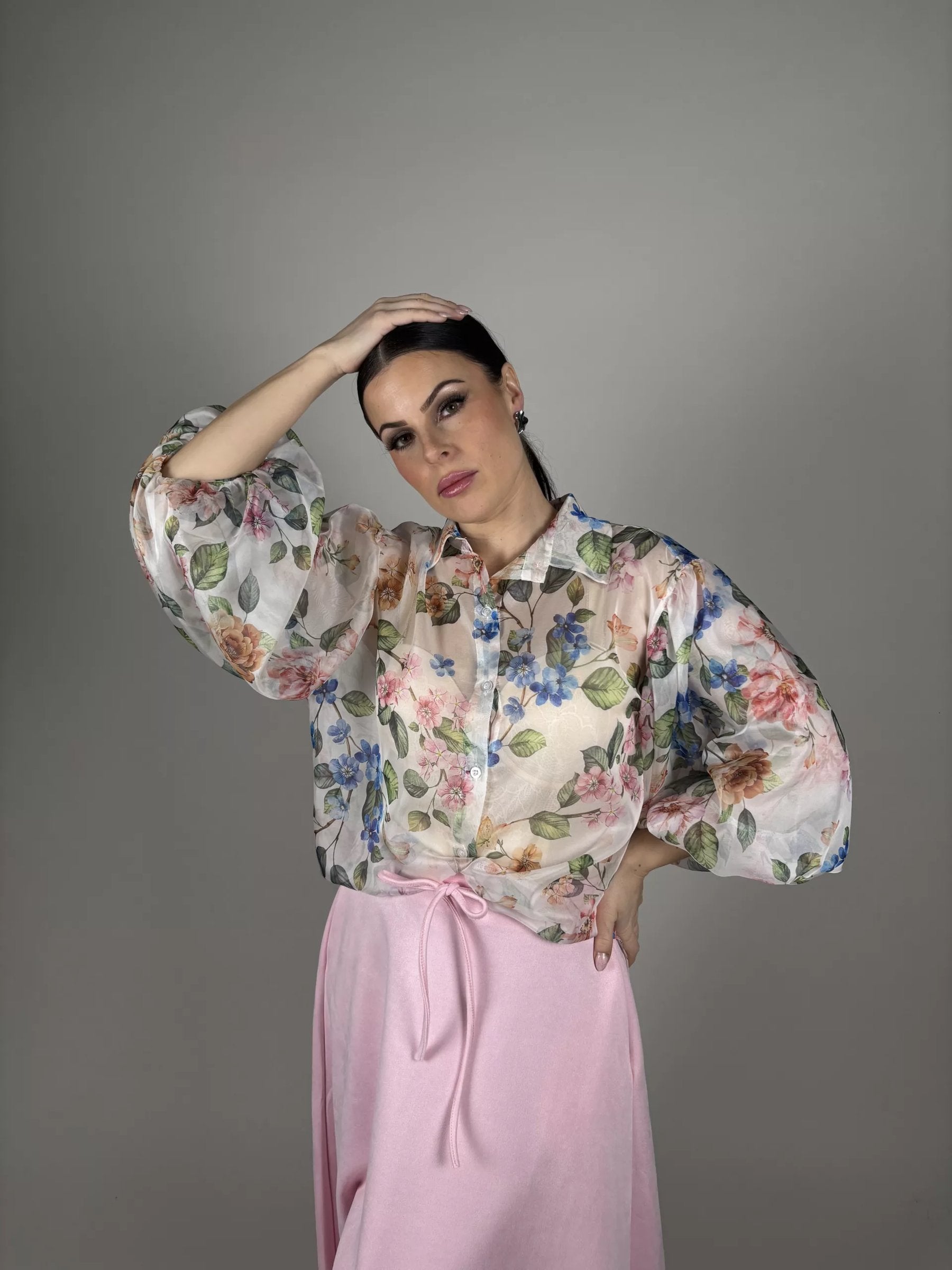 Blommig Blus med Puff-Ärm i Vit från Camicia - framsida | Lilla Hem