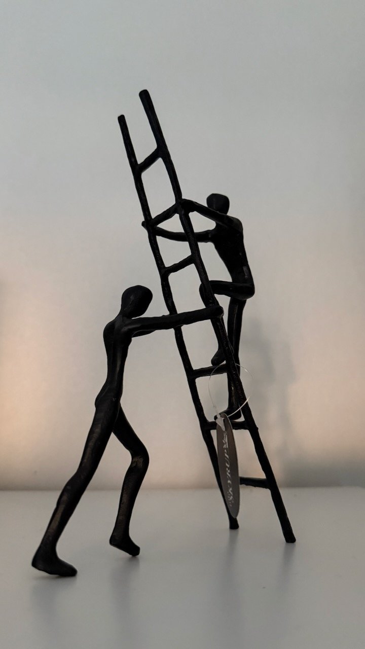 Gjutjärnsfigur Håller Stege H-23cm | Lilla Hem