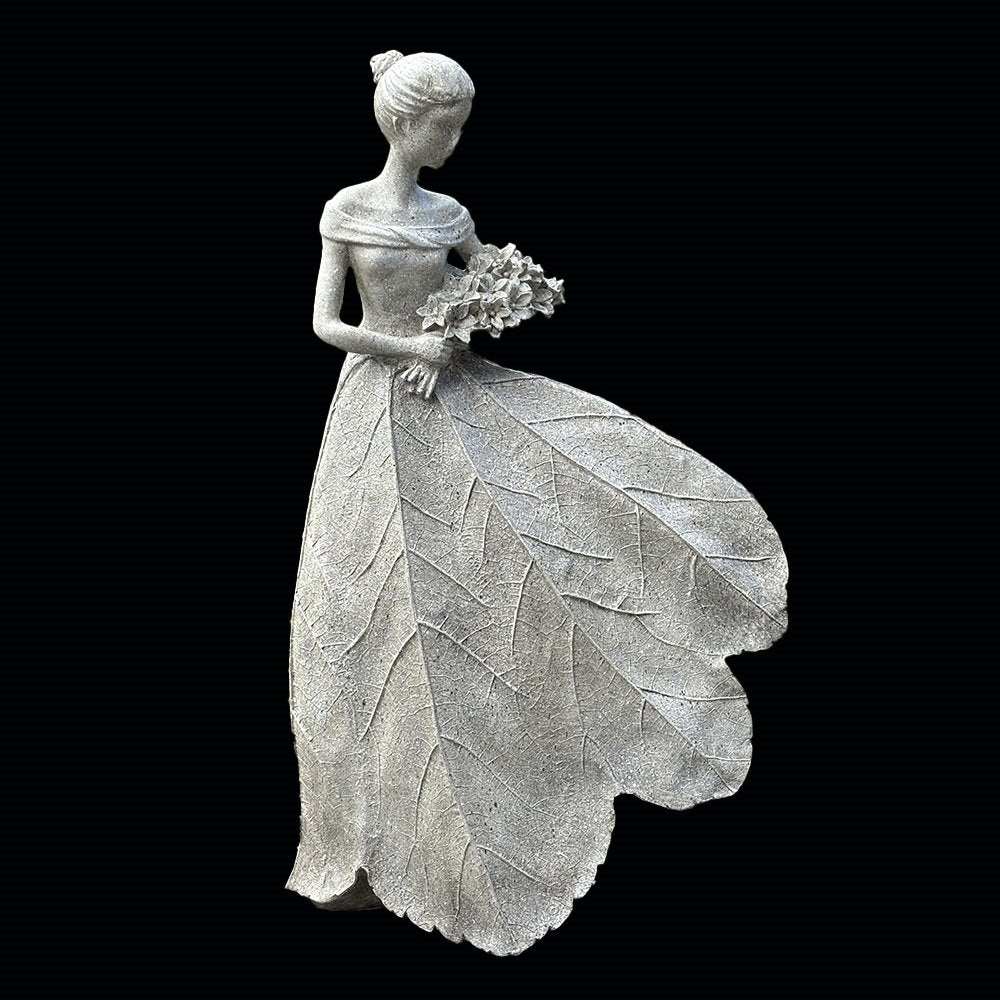 Trädgårdsfigur Flicka med Bukett i Betonggrå/60Cm från Trademan - framsida | Lilla Hem