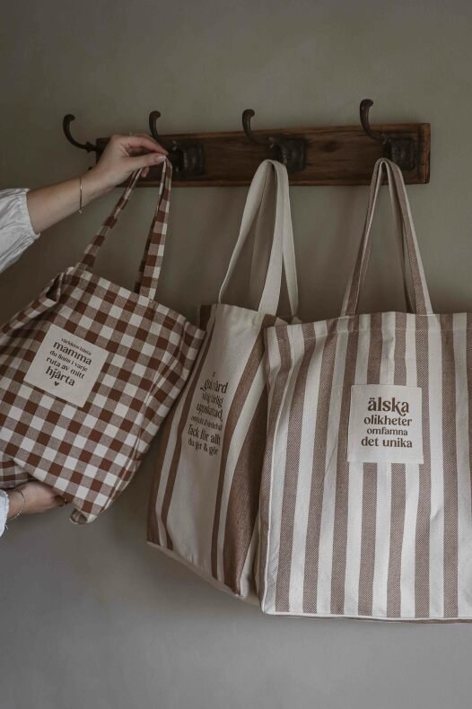 Tygväska Totebag Älska Olikheter 10x32x42x25cm | Lilla Hem