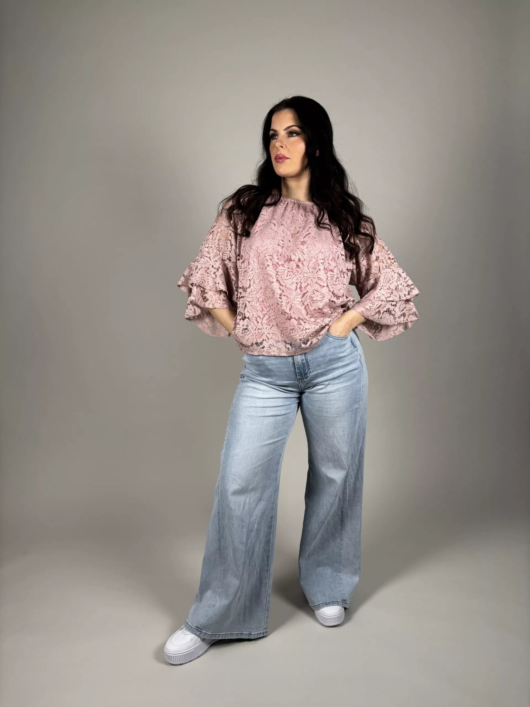 Stretchig Spetsblus med Volangärmar i Rosa från Camicia - detalj | Lilla Hem