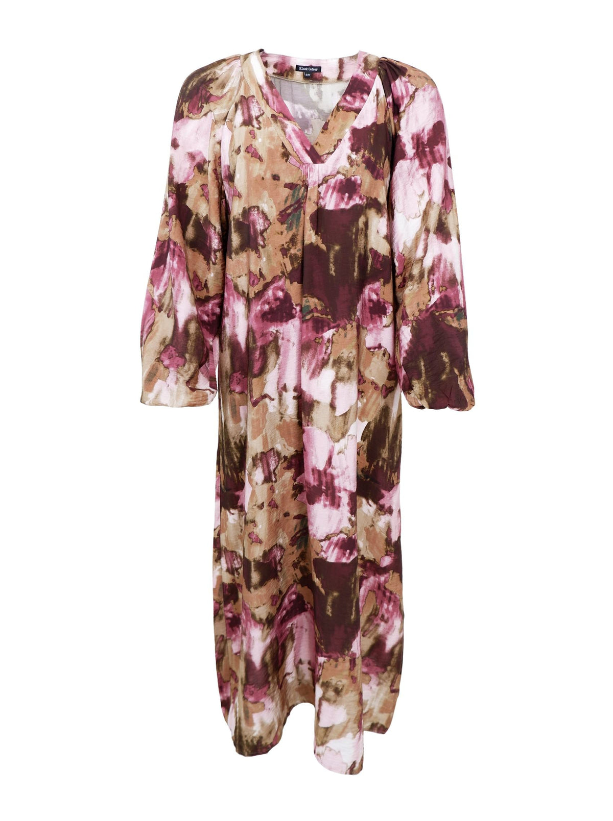 Långklänning i rosa, beige och brunt blommigt tryck, sett framifrån på platt bakgrund | Black Colour | Lilla Hem