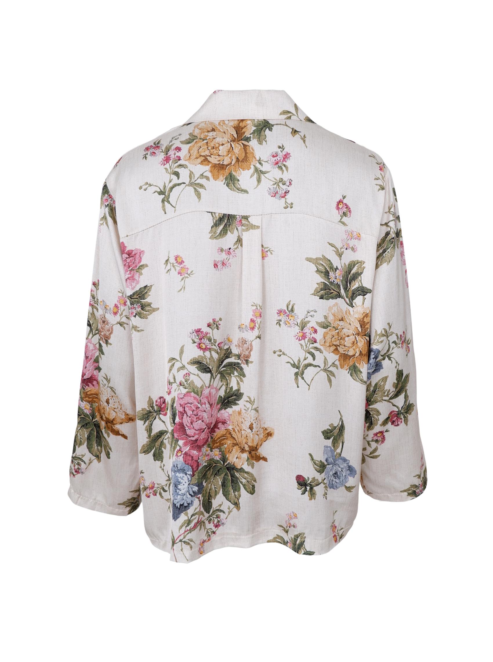 Skjorta sedd bakifrån med floral tryck i rosa, gult och blått på vit botten | Black Colour | Lilla Hem