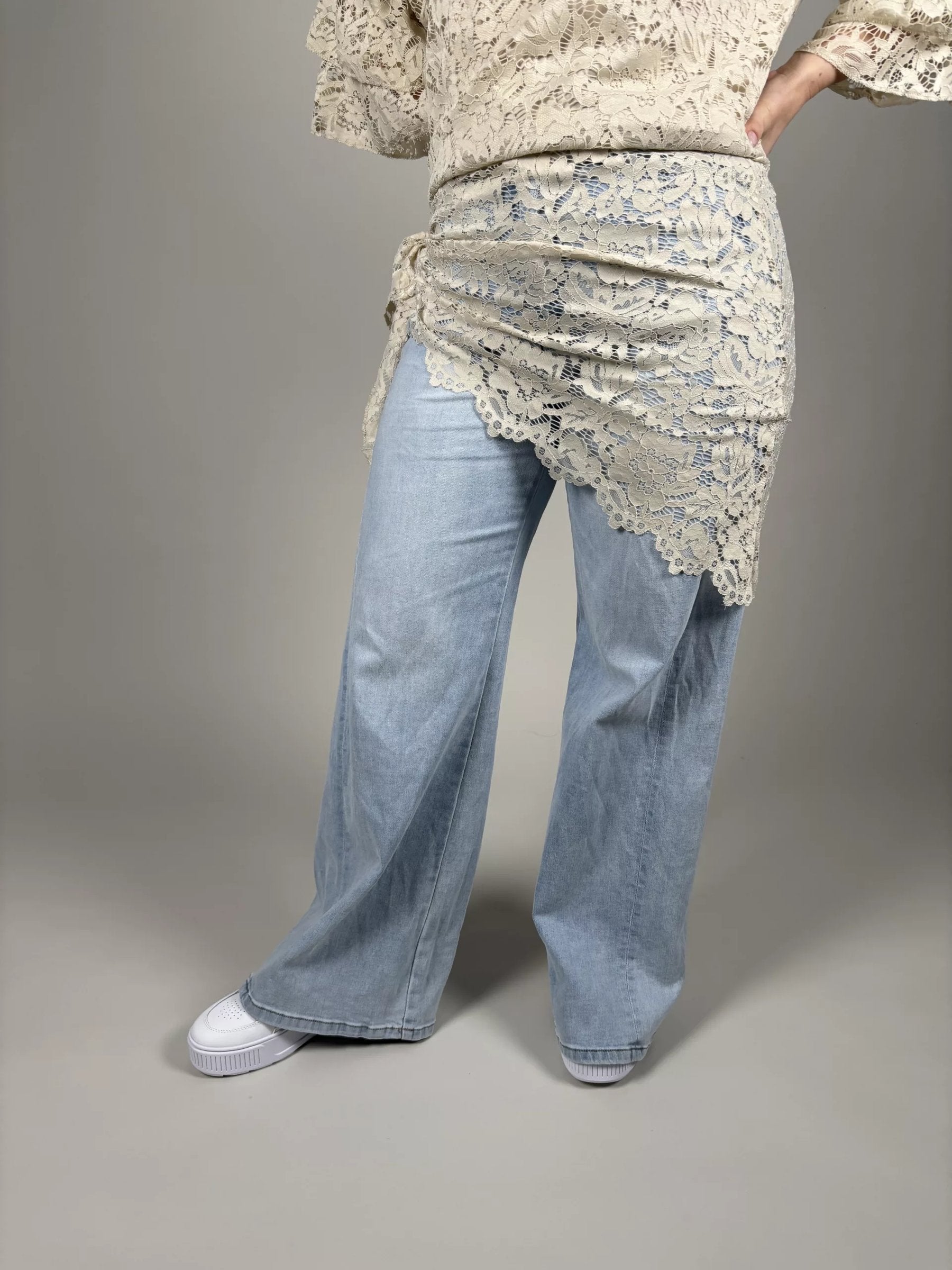 Sjal Poppy med Spets Beige i Beige från Camicia - framsida | Lilla Hem