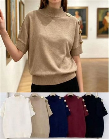 Modell bär beige stickad tröja framifrån, nedre bild visar färgvarianter | Caramelle Fashion | Lilla Hem