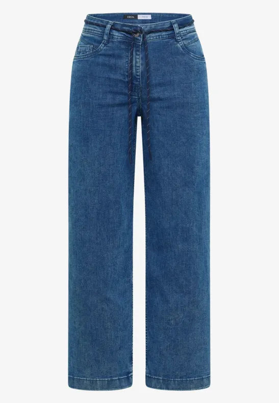 Vida jeansbyxor i medel blå denim visade framifrån mot vit bakgrund | Cecil | Lilla Hem