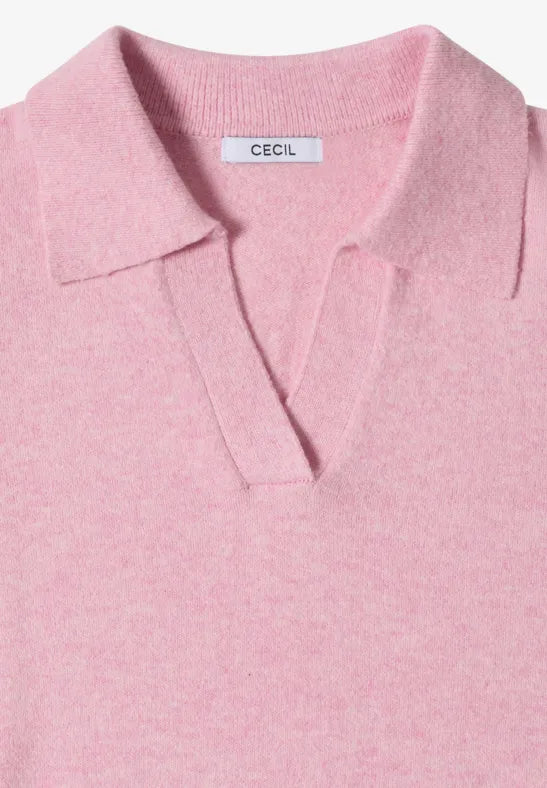 Rosa polotröja i närbild framifrån, visar krage och öppning | Cecil | Lilla Hem