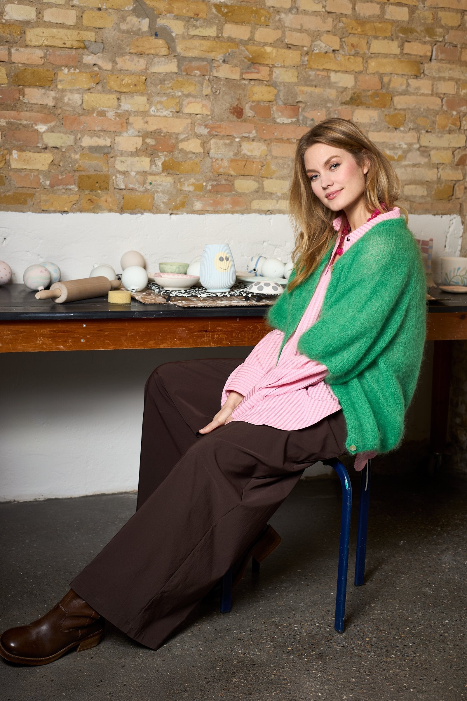 BCBJOERK Patent Knit Cardigan i Green från Black Colour - framsida | Lilla Hem