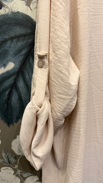 Lång Blus Oversized med Krage i Light Beige från Caramelle Fashion - baksida | Lilla Hem