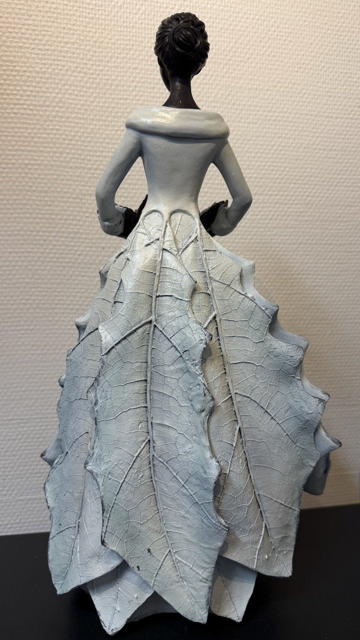 Trädgårdsfigur Flicka med Fat i Antikvit/45Cm från Trademan - stylingbild | Lilla Hem