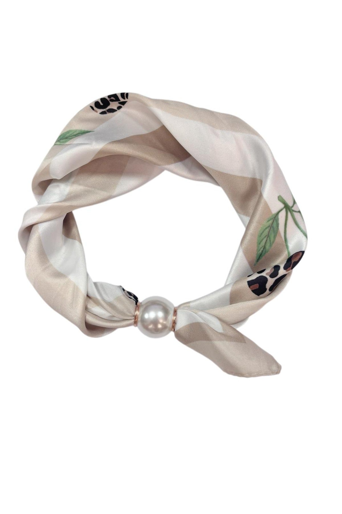 Scarf i beige med blommönster och pärlkula, fotograferad från ovan mot vit bakgrund | BEST ANGEL | Lilla Hem