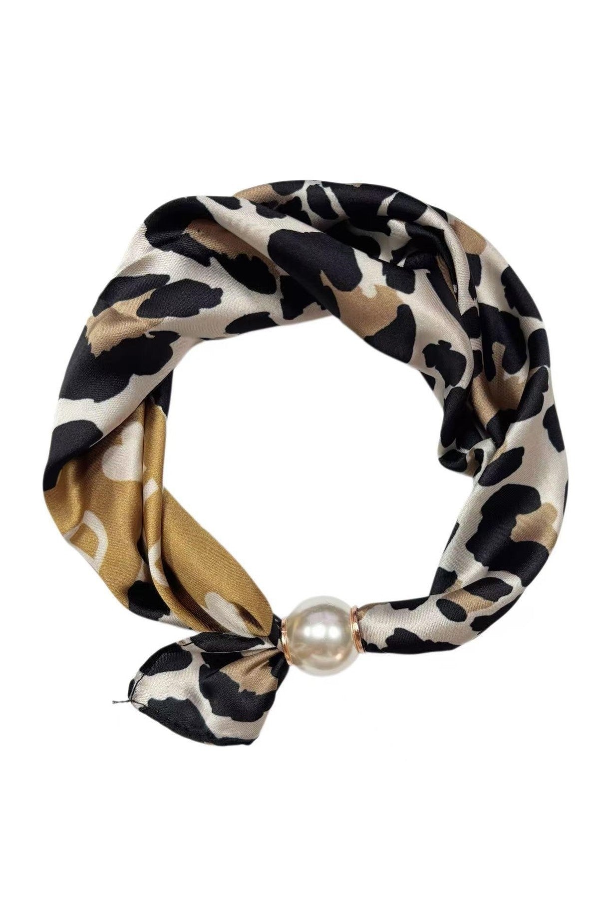 Scarf med leopardmönster i svart, beige och vitt med pärldetalj, fotograferad platt mot vit bakgrund | BEST ANGEL | Lilla Hem