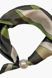 Scarf i kaki, grön och beige med randmönster, avslutad med pärla och metallring | BEST ANGEL | Lilla Hem