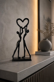 Gjutjärnsfigur Par Håller Hjärta H-27cm | Lilla Hem
