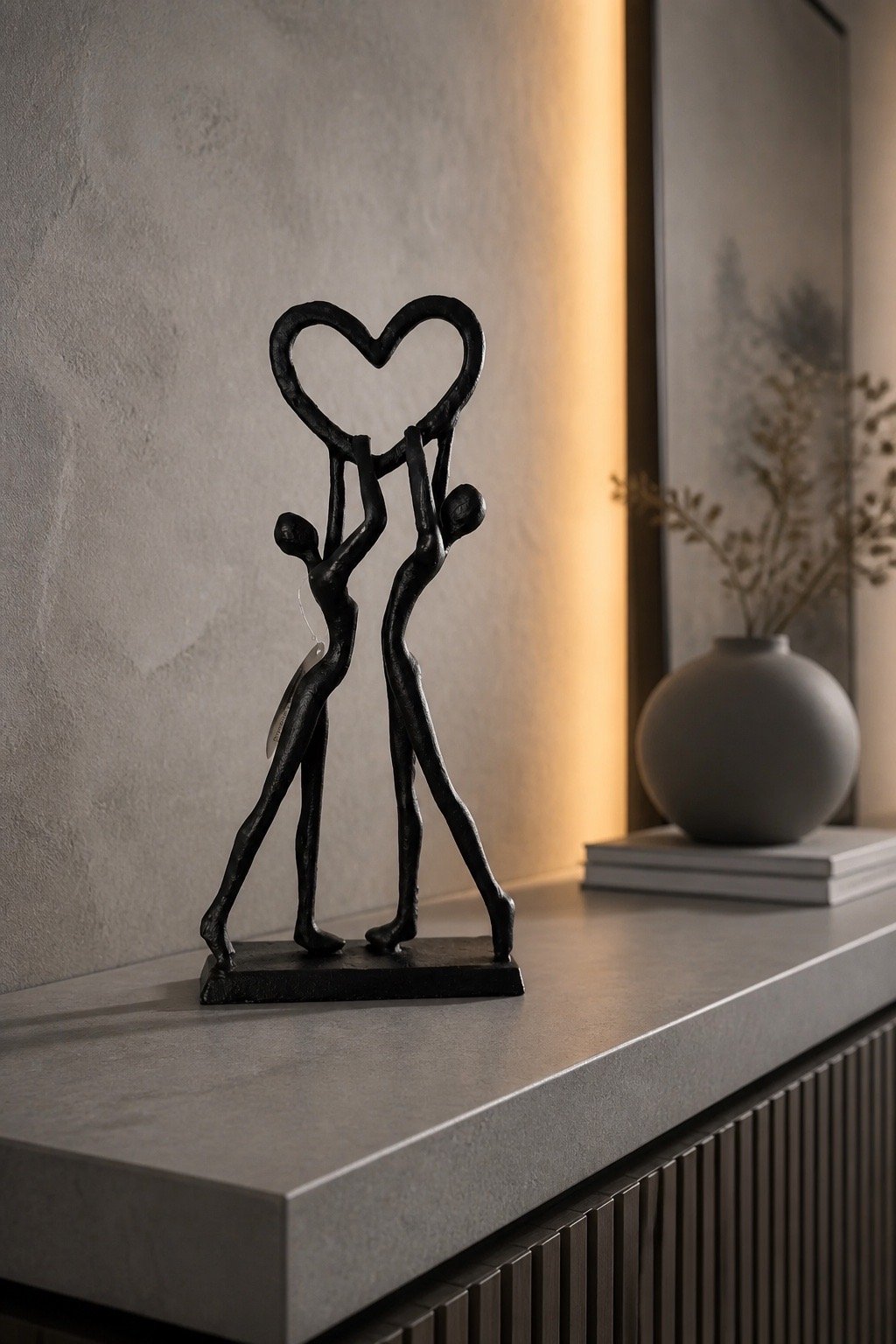 Gjutjärnsfigur Par Håller Hjärta H-27cm | Lilla Hem