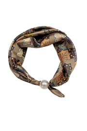 Scarf i beige med orientaliskt mönster, sammanknuten med vit pärlkula | BEST ANGEL | Lilla Hem