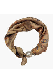 Scarf i beige med orientaliskt mönster i brunt, rött och blått, förslutet med pärlkula | BEST ANGEL | Lilla Hem