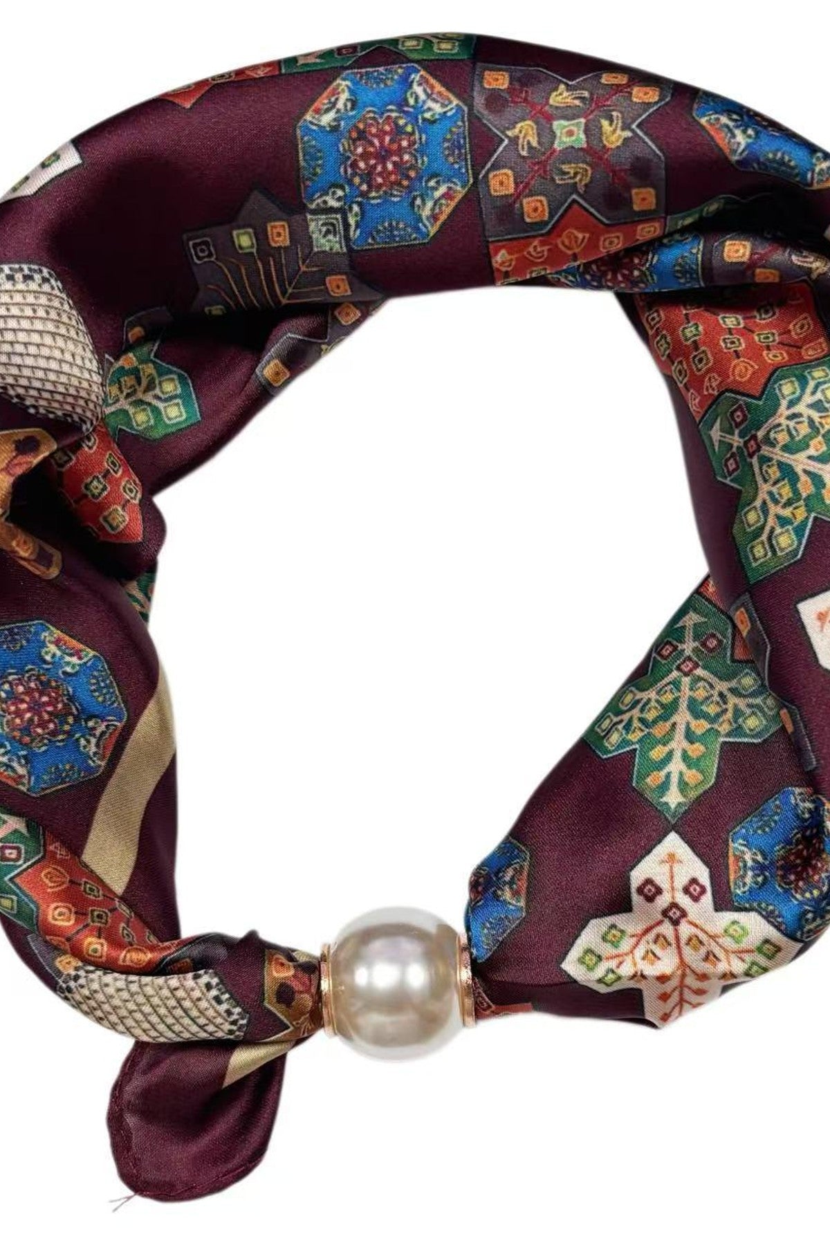 Scarf i burgundy med geometriska mönster i blått, rött och grönt, sluten med pärlknapp | BEST ANGEL | Lilla Hem
