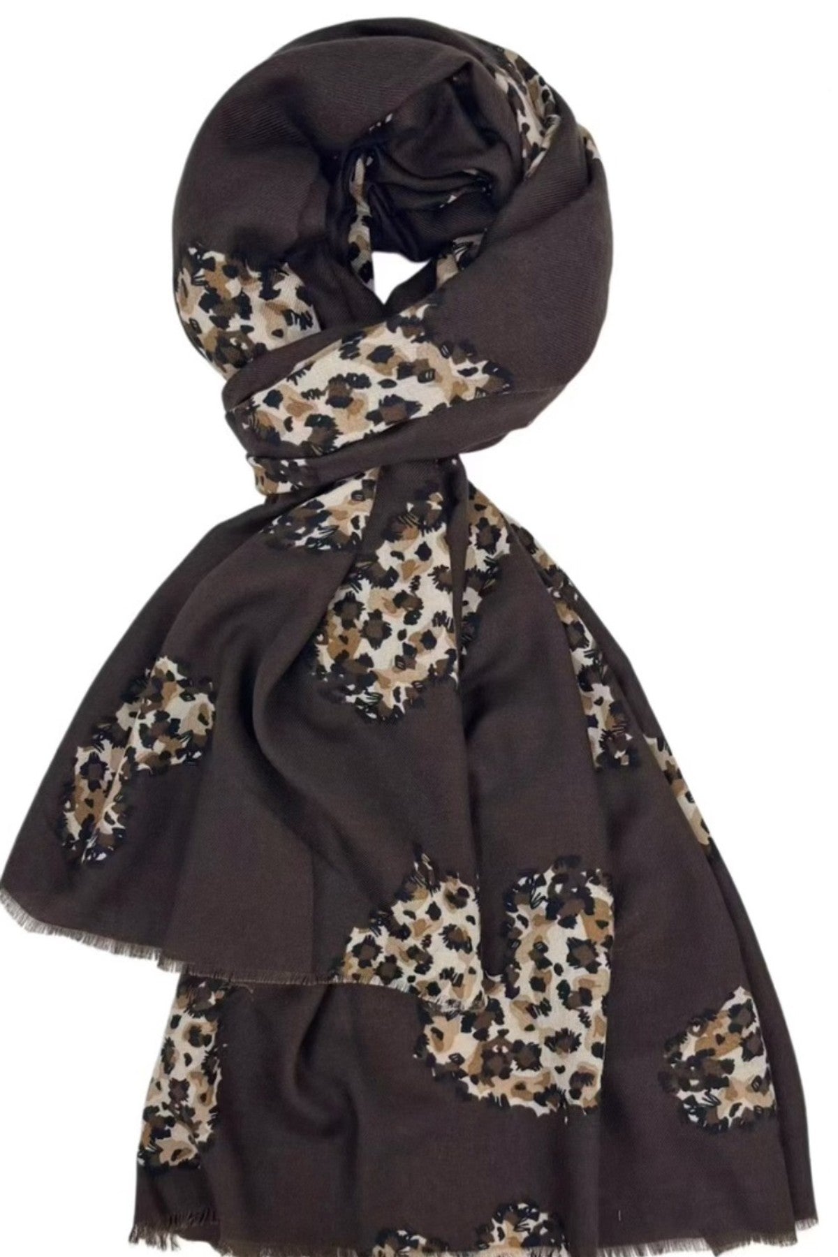 Scarf i svart med leopardmönster i beige och svart, virad runt en mannekäng mot vit bakgrund | BEST ANGEL | Lilla Hem