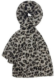 Scarf med leopardmönster vikt och presenterat mot vit bakgrund | BEST ANGEL | Lilla Hem