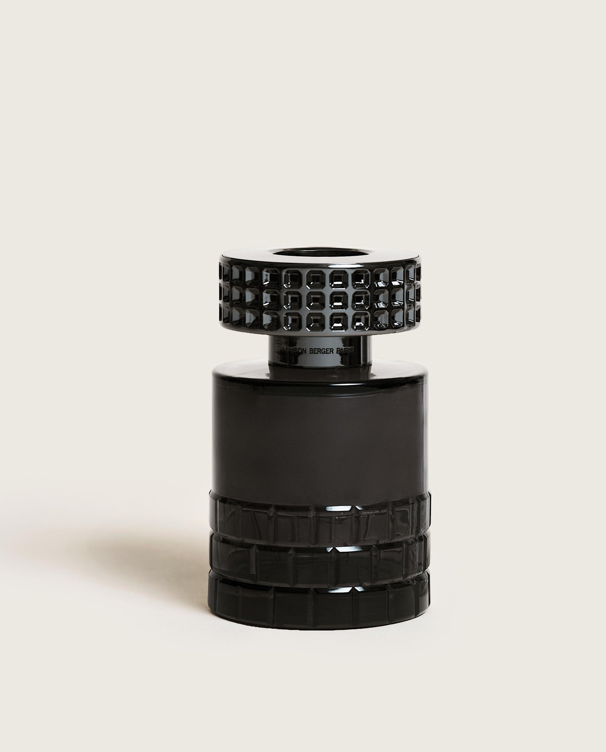 Svart doftlampa med studerad design mot neutral bakgrund, framifrån | Maison Berger | Lilla Hem
