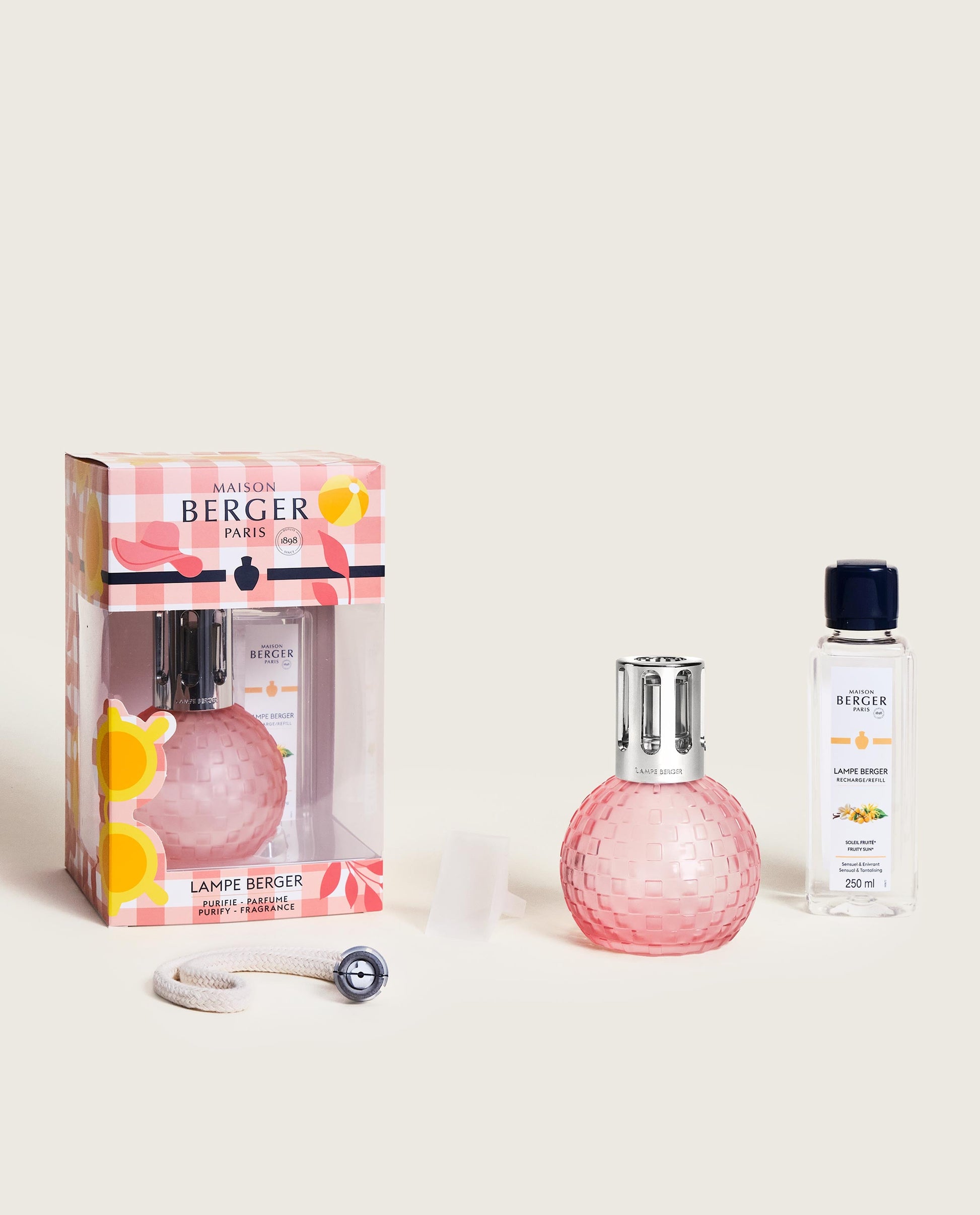 Doftlampa-set från Maison Berger visas framifrån med rosa facetterad lampa, refill-flaska och presentförpackning | Maison Berger | Lilla Hem