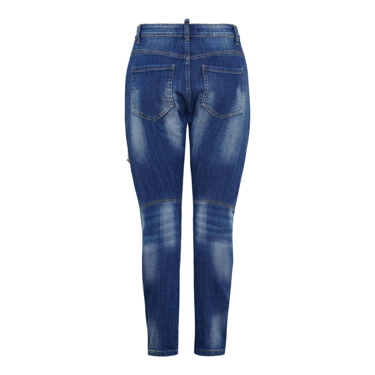 Jeans sett bakifrån mot vit bakgrund, visar slitna detaljer vid knäna och klassiska bakfickor | MARTA du Chateau | Lilla Hem