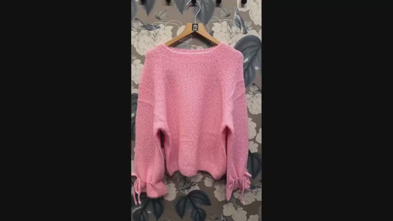 Stickad Tröja med Knyt på Ärm i Pink från Caramelle Fashion - video | Lilla Hem