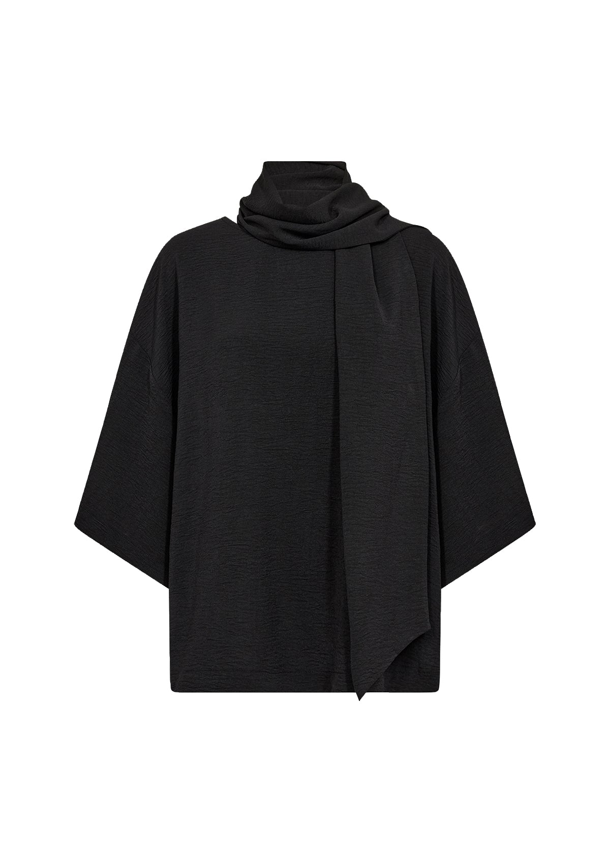 Svart poncho med högt, vikt krage visad framifrån mot vit bakgrund | Soya Concept | Lilla Hem