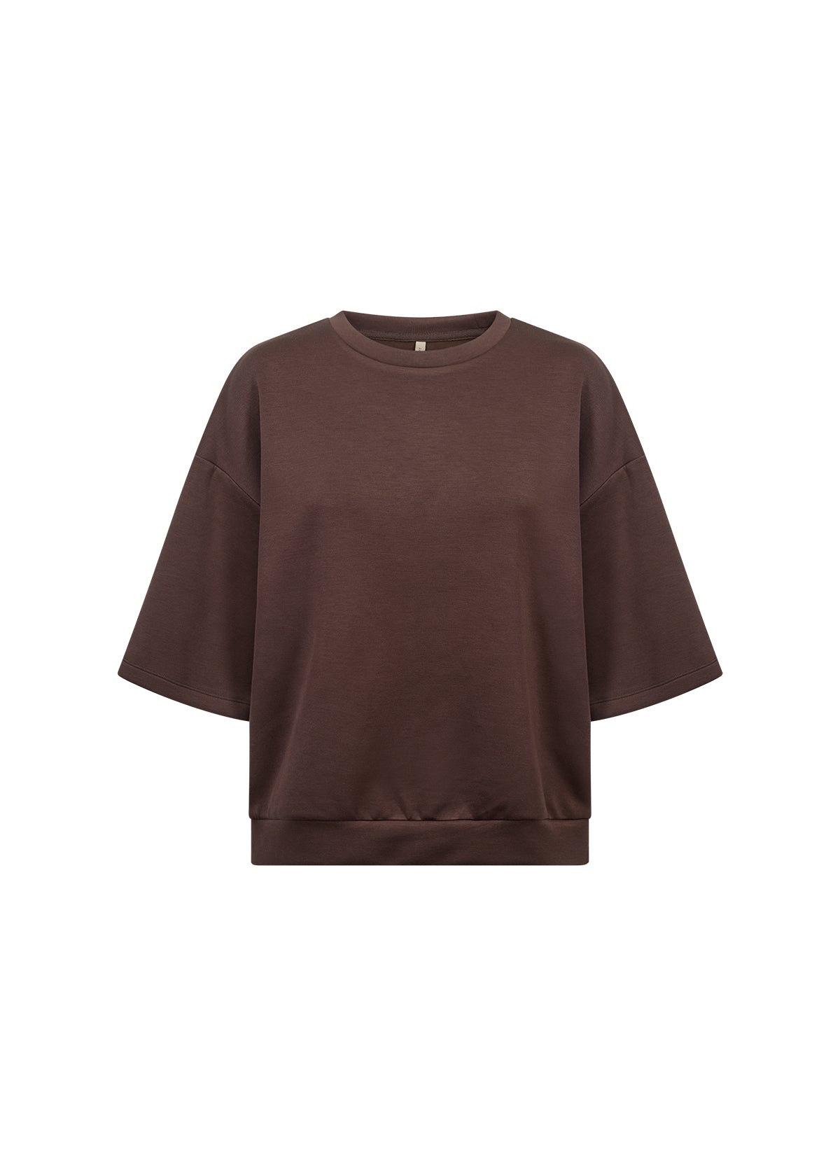 Mörkbrun sweatshirt med trekvartslång ärm och ribbad botten, visad framifrån mot vit bakgrund | Soya Concept | Lilla Hem