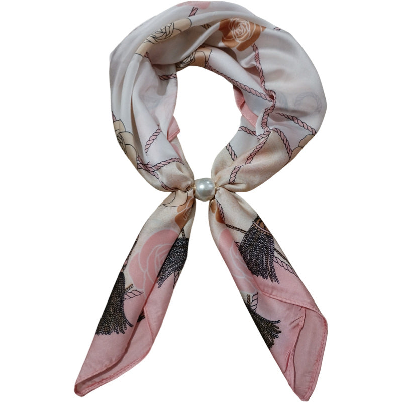 Scarf med blommigt tryck och fågelmotiv, knuten med pärldetalj, sett framifrån | tim & simonsen | Lilla Hem